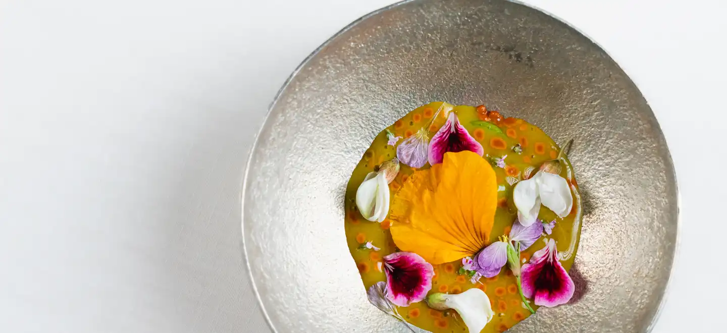 Plat menu 4 mains Alain Ducasse x Simon Rogan - Festival des Etoilés 2024
