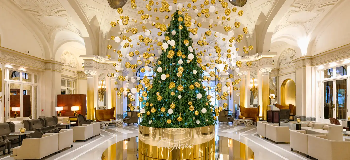hotel-de-paris-decorations-lobby-noel-2023-monaco-monte-carlo