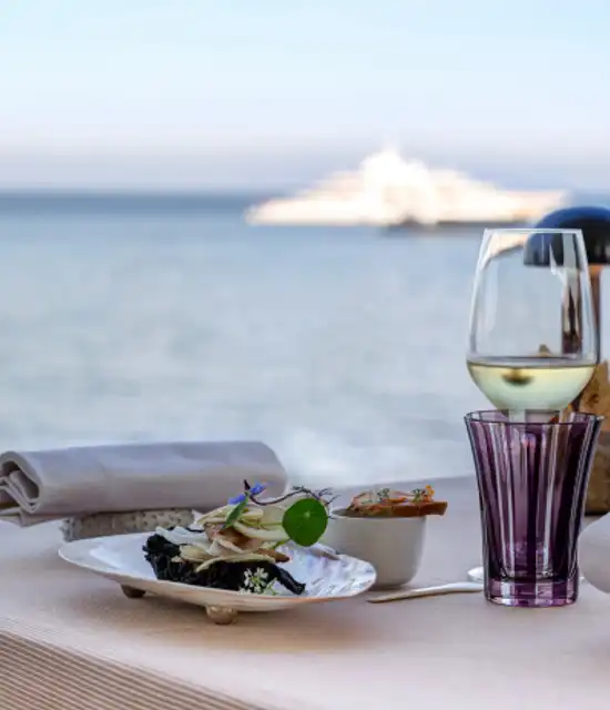 Hotel-Monte-Carlo-Bay-Restaurant-Blue-Bay