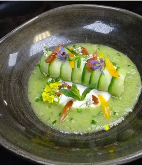 Recette Sustainable - Concombre en gaspacho, effiloché de colin aux herbes fraiches, stracciatella