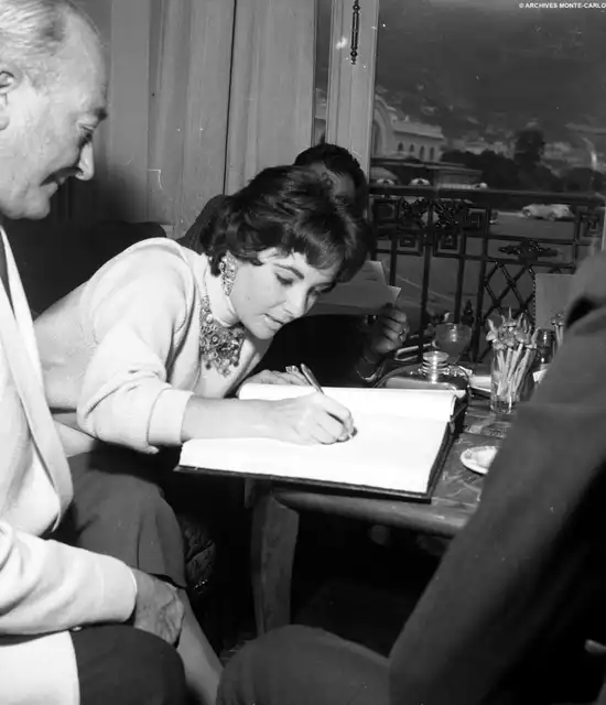 Liz Taylor et Mike Todd au Bar Américain