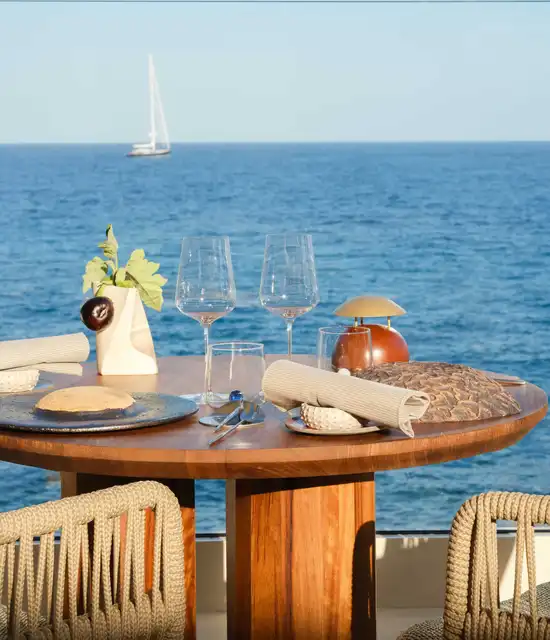 Tables Vue mer sur la terrasse du Blue Bay 