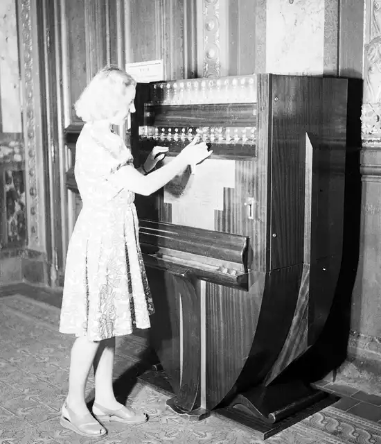 La première machine à sous - Casino de Paris - 1947 - Monaco