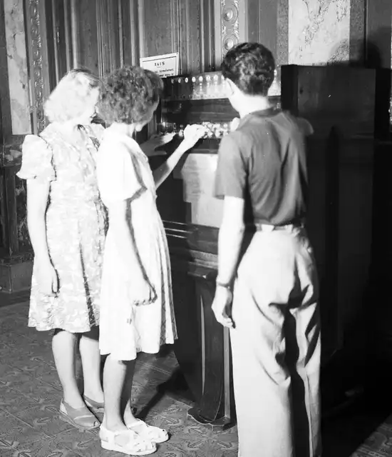 La première machine à sous - Casino de Paris - 1947 - Monaco