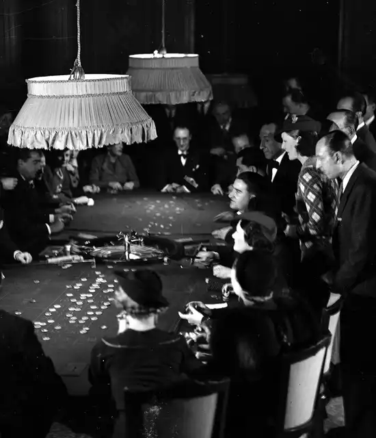 Tournage du film « Le roman d'un tricheur » en 1936 au Casino de Monte-Carlo