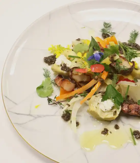 Recette Sustainable - Artichaut violet cuit en barigoule, crémeux de ricotta, légumes craquants des jardins de Provence, truffe d’été et cèpes confits