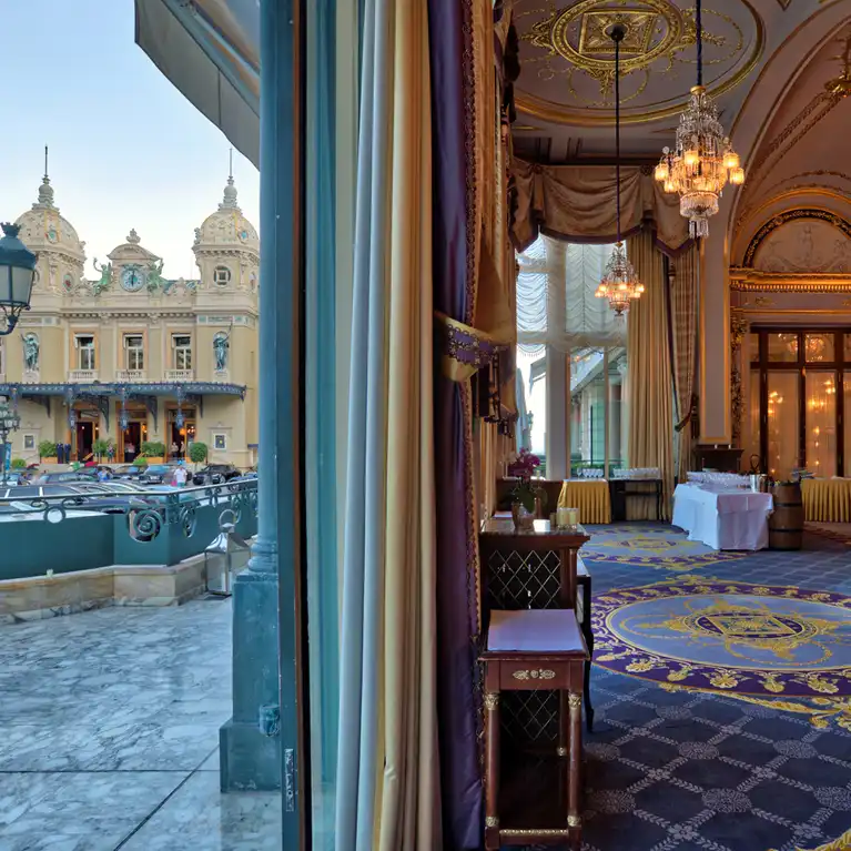 Hôtel de Paris Monte-Carlo - The Queen of Art, a major chess pop up on the  Place du Casino. Are you ready to play?