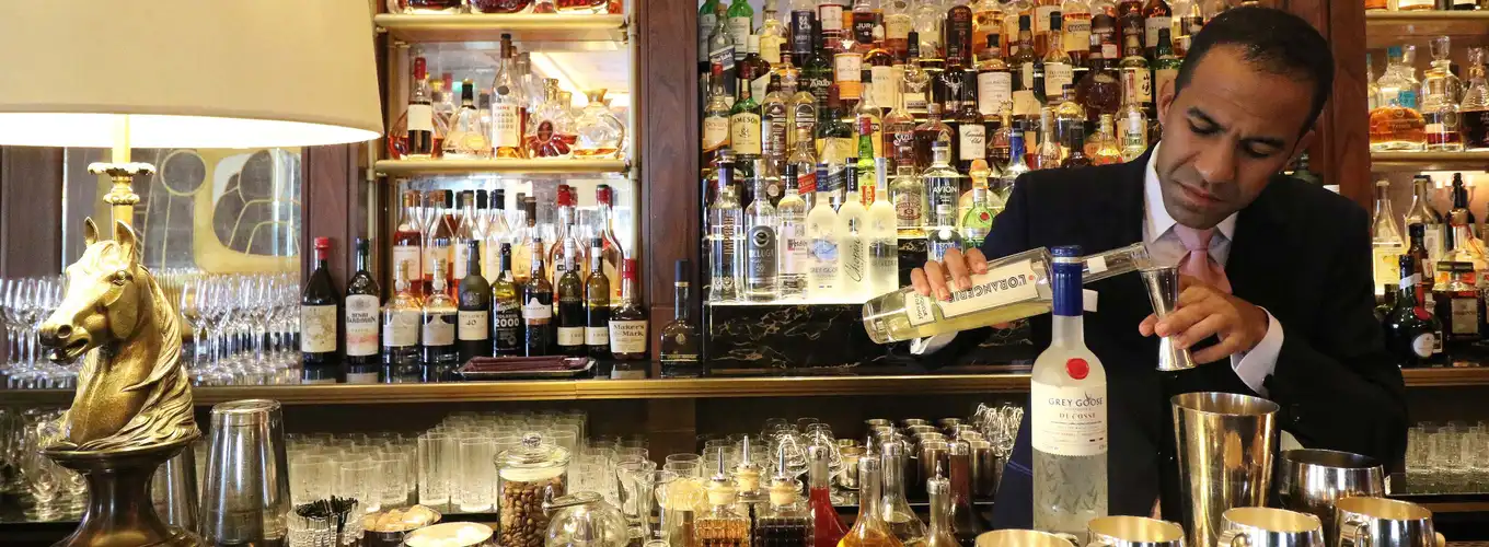 Barman Khalid El Hajraoui de l'Hôtel de Paris Monte-Carlo