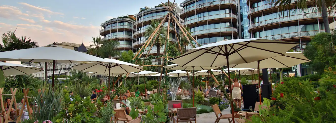 Mada Lounge