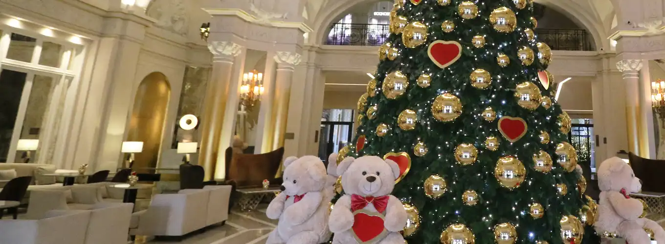 Hôtel de Paris - Lobby - Choppard Christmas tree