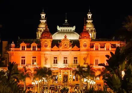 Place du Casino de nuit vue drone