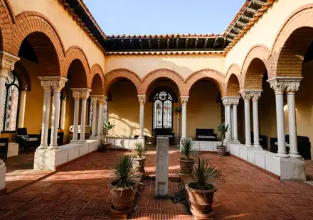 Patio de l'académie Princesse Grace