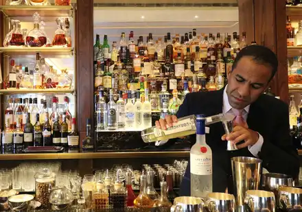 Khalid El Hajraoui premier barman du Bar Americain Hotel de Paris Monte-Carlo Monaco