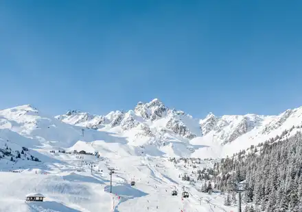 Vue panoramique de Courchevel 1850 en hiver