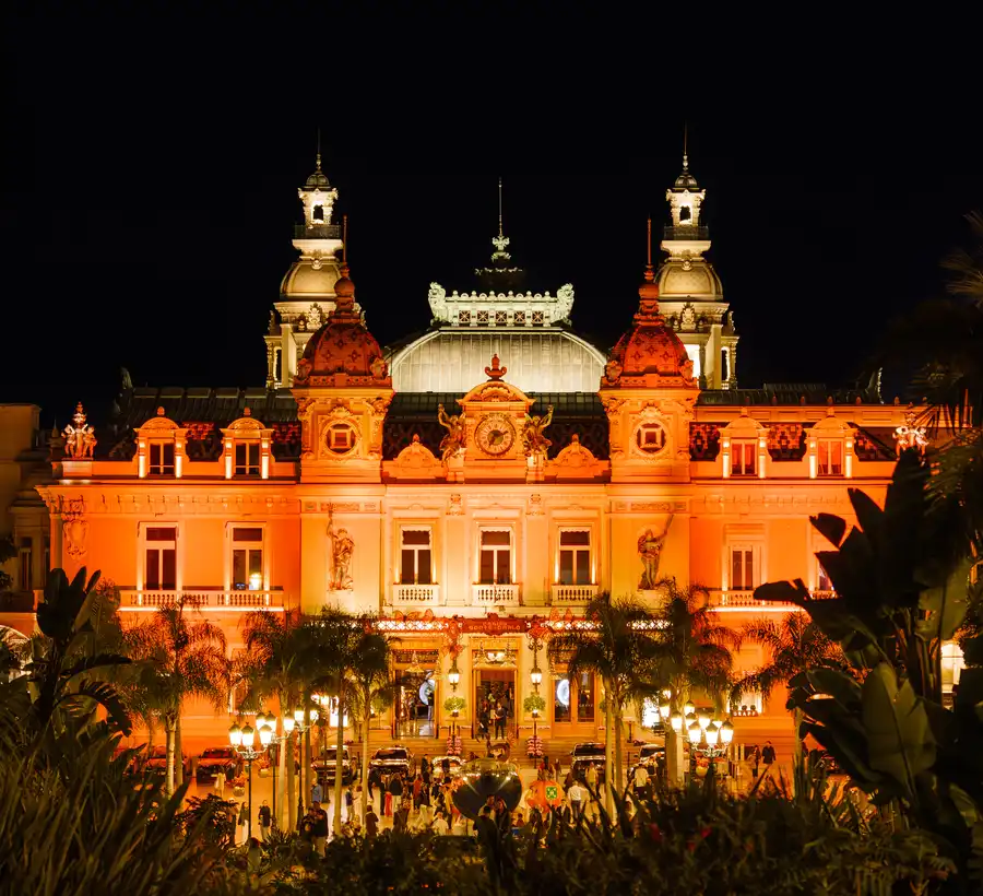 Place du Casino de nuit vue drone