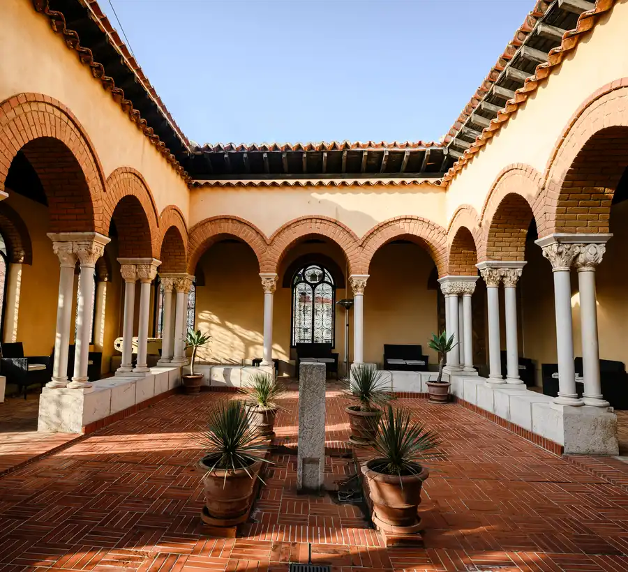 Patio de l'académie Princesse Grace