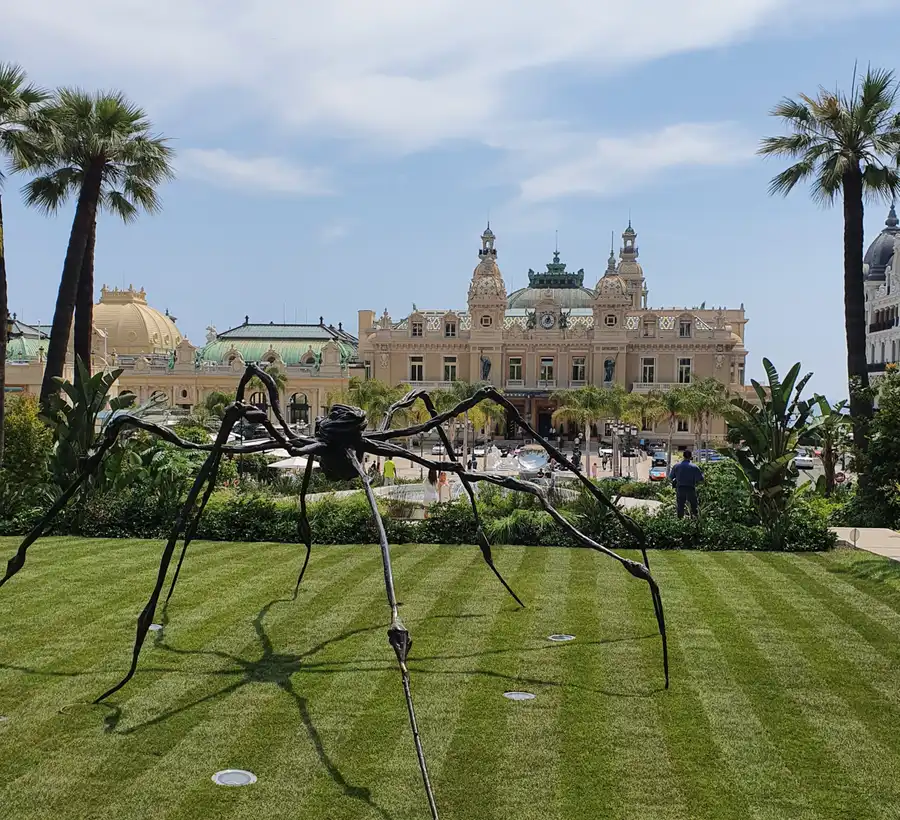 Musée - araignée -Louise bourgeois