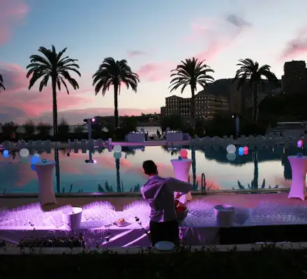 Le Deck, salle de réception privatisable de l’hôtel Monte Carlo Beach