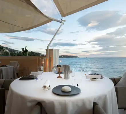 Monte-Carlo-Bay-Blue-Bay-Restaurant-Terrasse