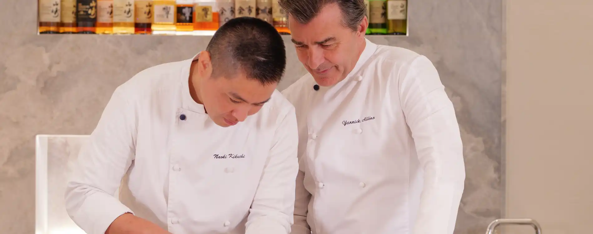 Chef Yannick Alléno et le maître sushi Naoki Kikuchi