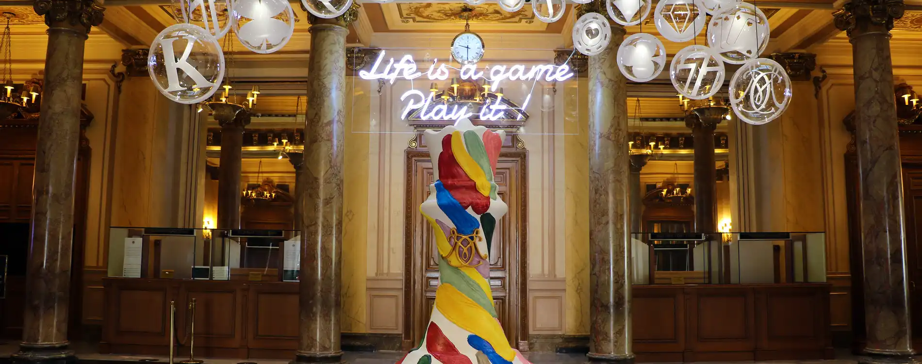 Hôtel de Paris Monte-Carlo - The Queen of Art, a major chess pop up on the  Place du Casino. Are you ready to play?