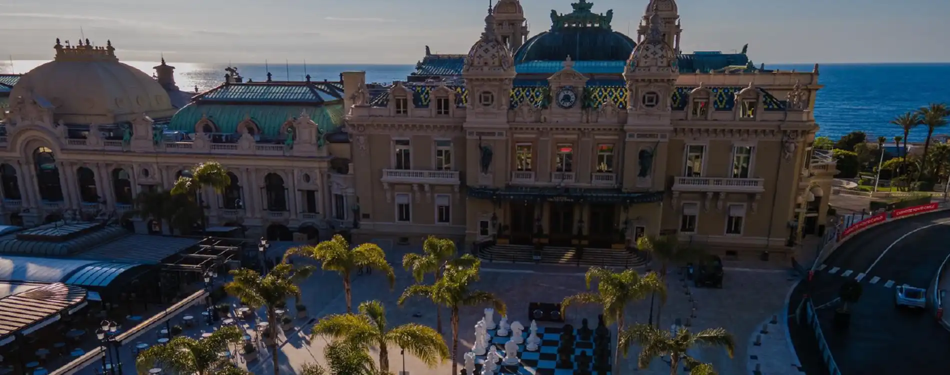 Hôtel de Paris Monte-Carlo - The Queen of Art, a major chess pop up on the Place du Casino. Are you ready to play?