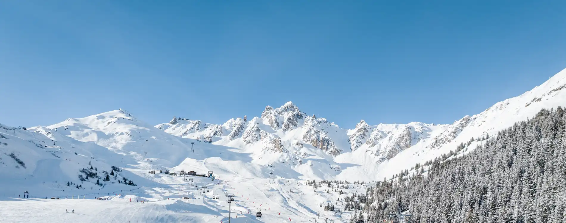 Vue panoramique de Courchevel 1850 en hiver