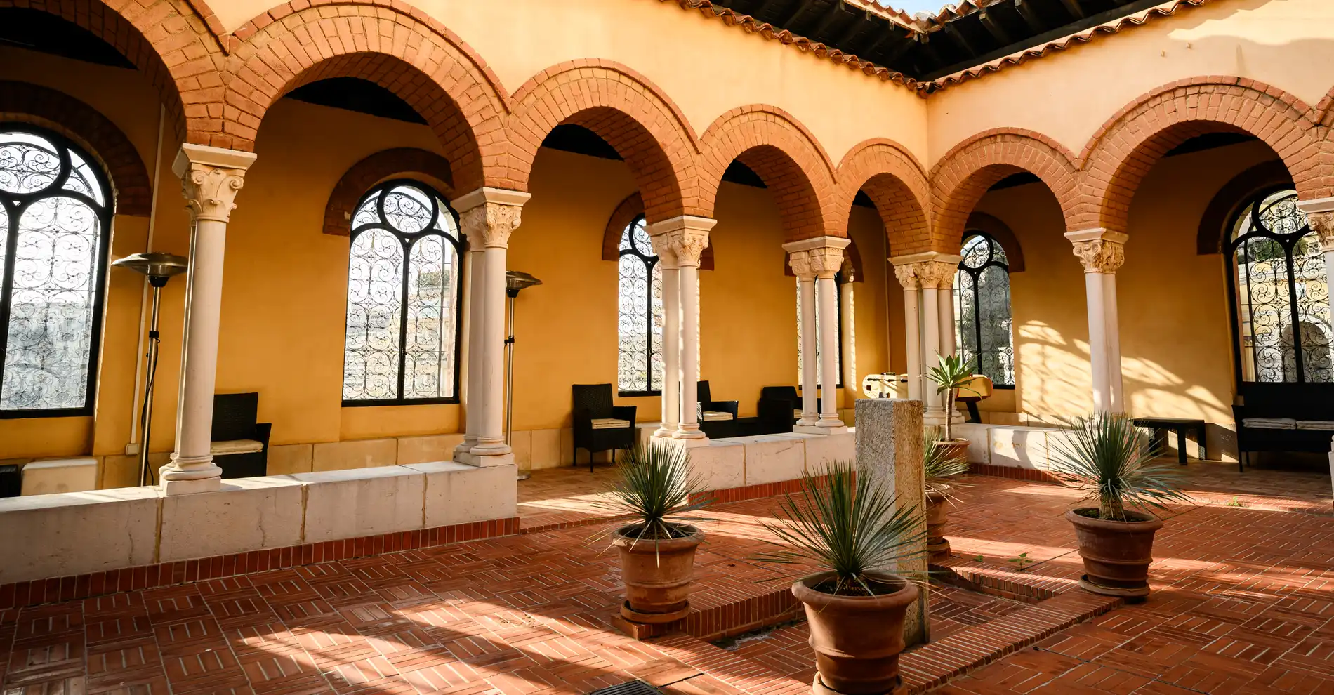 Patio de l'académie Princesse Grace