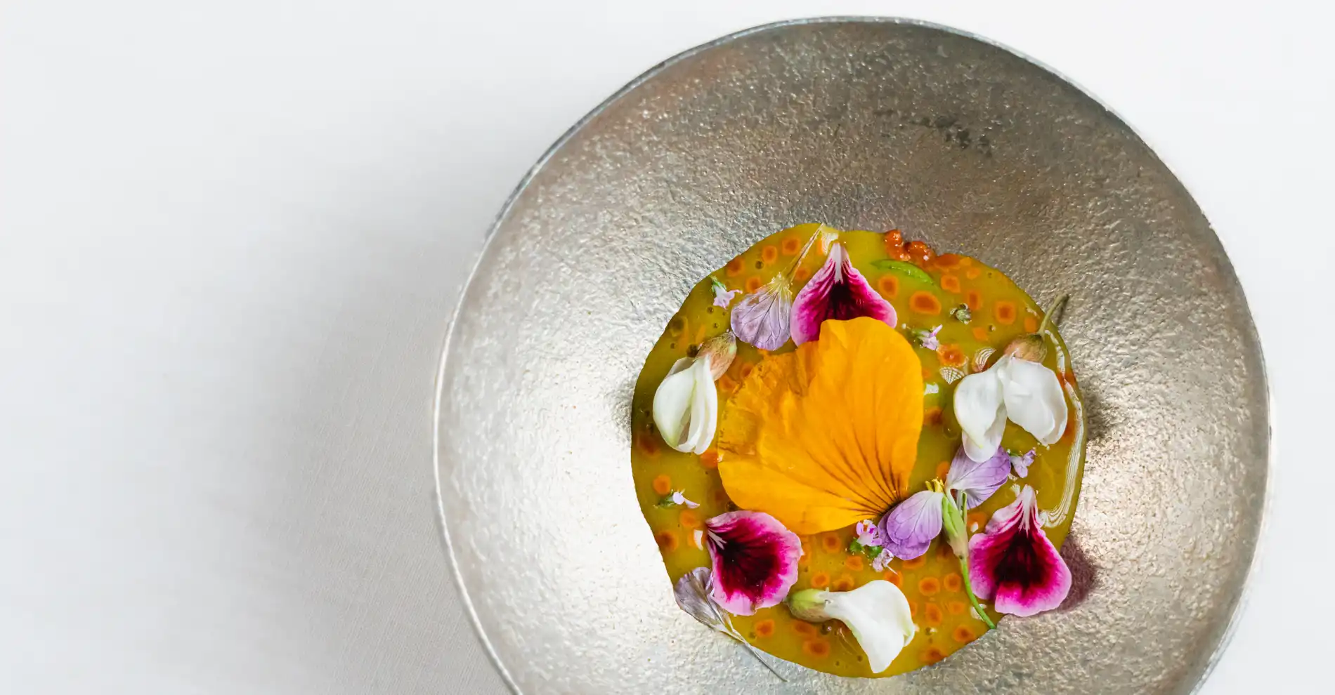 Plat menu 4 mains Alain Ducasse x Simon Rogan - Festival des Etoilés 2024
