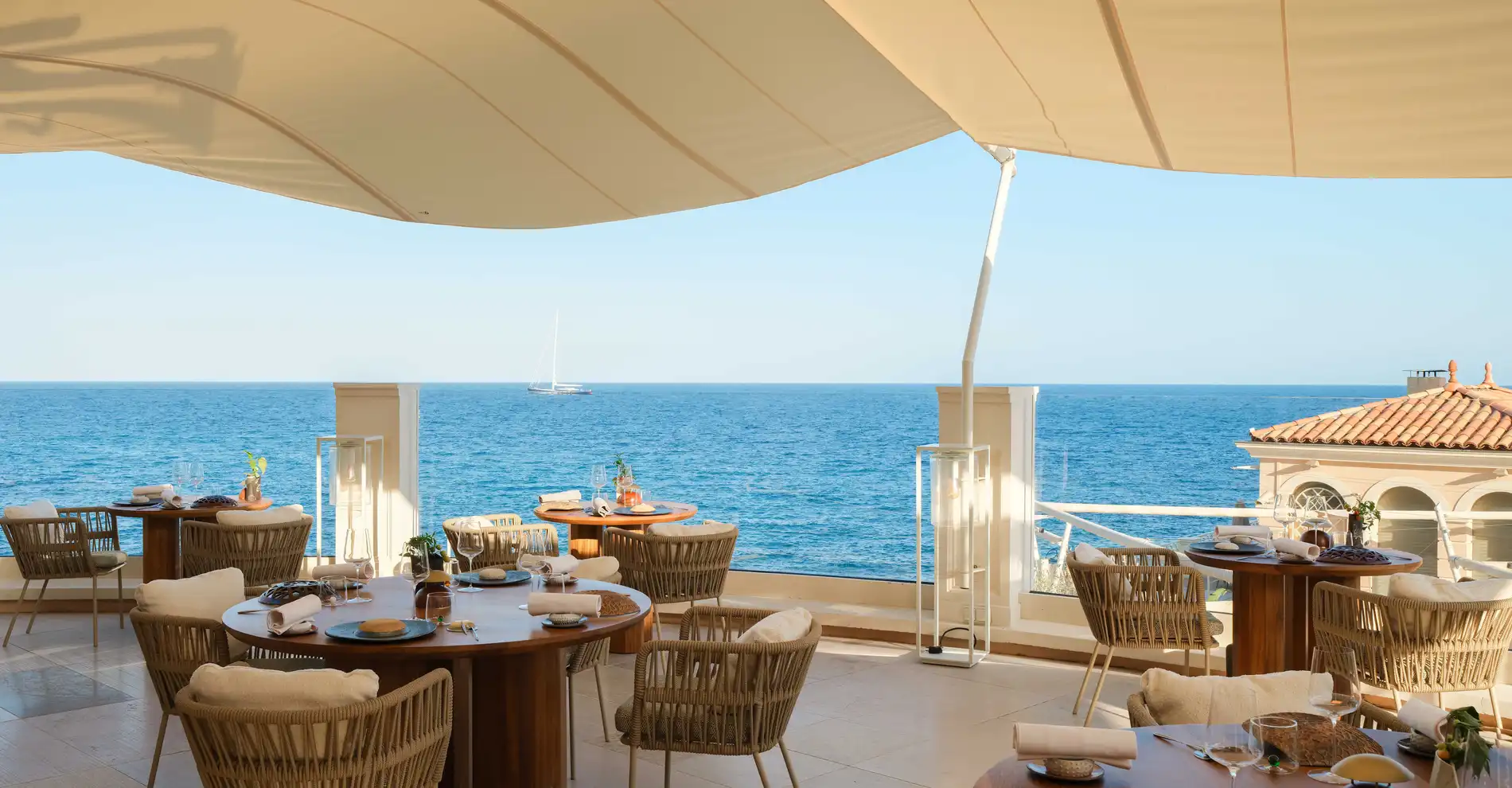 monte-carlo-bay-hotel-&-resort-terrace-2023