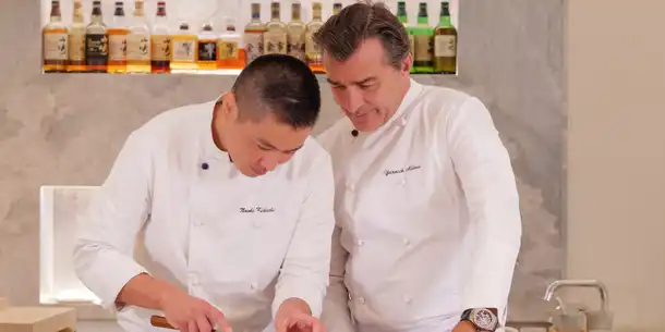 Chef Yannick Alléno et le maître sushi Naoki Kikuchi